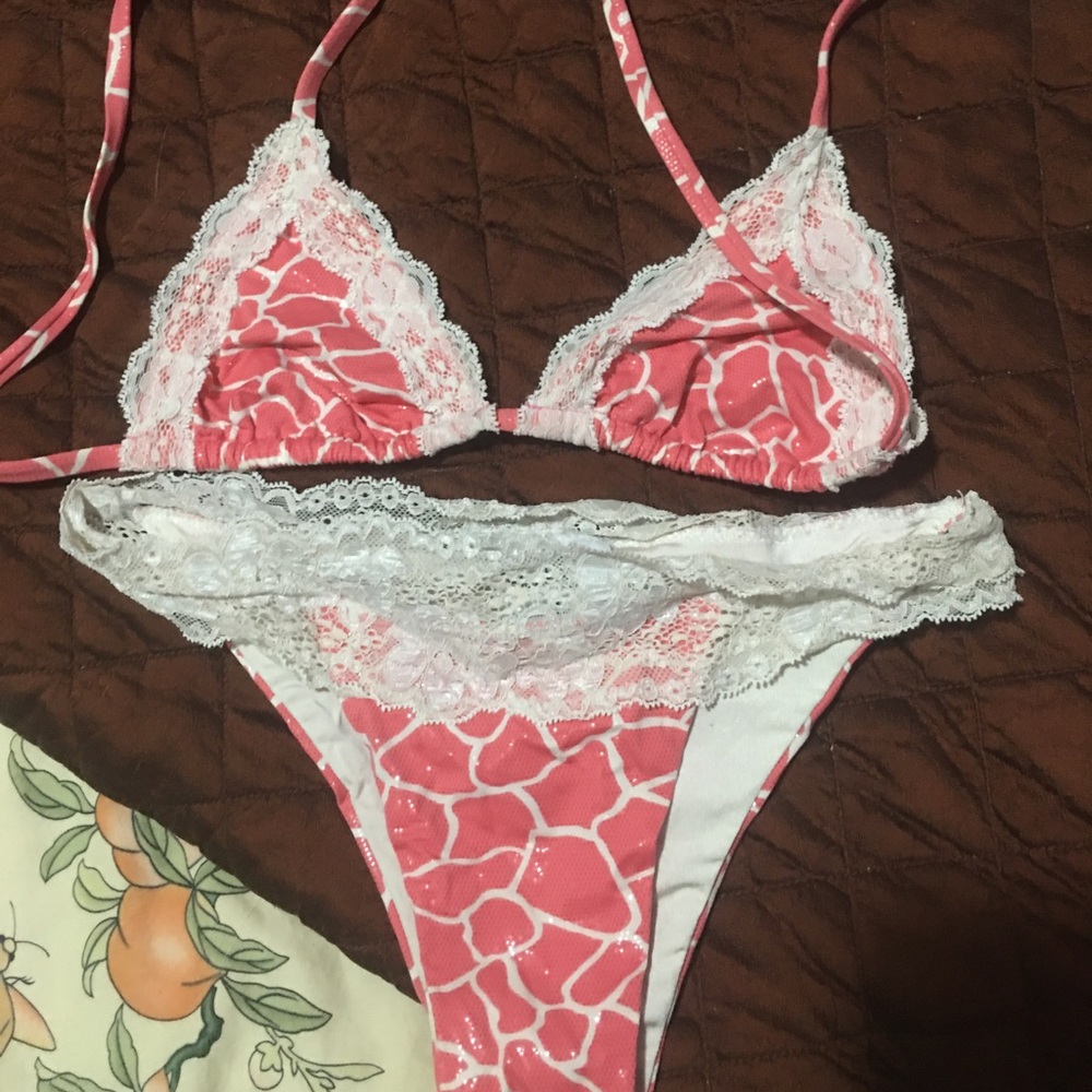 Rare Beach Bunny giraffe & lace print bikini set🦒